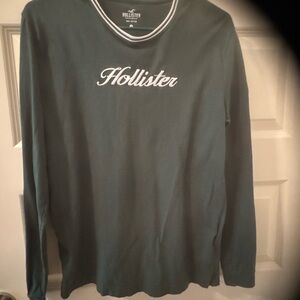 Hollister Dark Green Crew Neck Tee; youth, men’s small size. Excellent condition